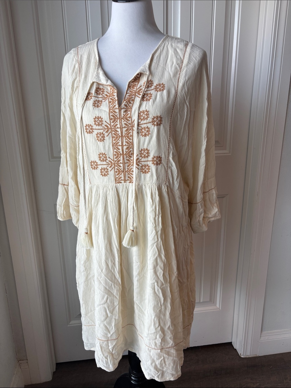 🩷 NWT Knox Rose Cream Dress with Tan Embroidery